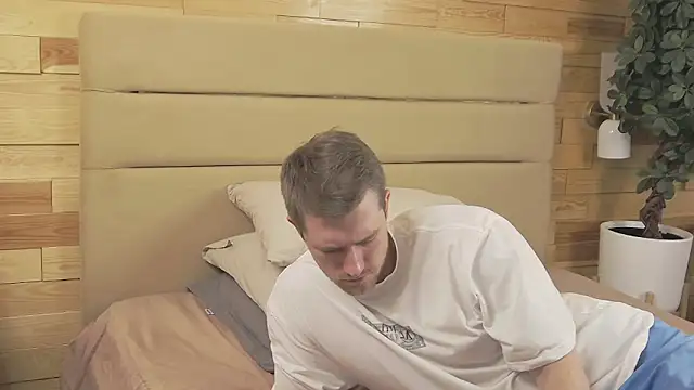 Snapshot of EthanPinkman chatting on 11-08-25, 04:01 EthanPinkman online show from 11-08-25, 04:01