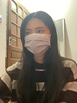 Snapshot of -hanime- chatting on 12-17-24, 05:18 -hanime- online show from 12-17-24, 05:18