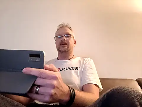 Snapshot of Heidemensch chatting on 12-22-24, 06:37 Heidemensch online show from 12-22-24, 06:37