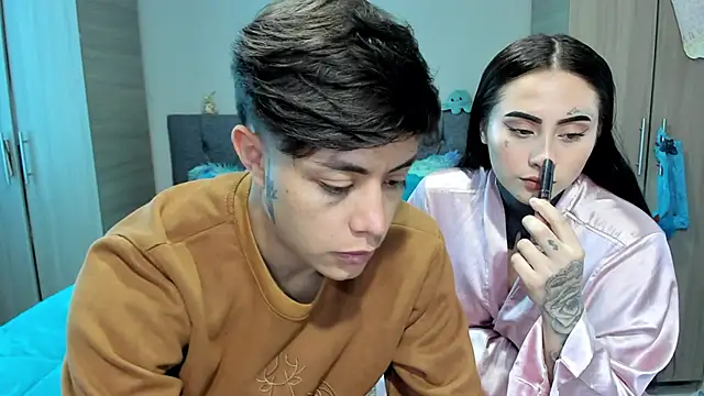 Snapshot of steban_and_kim chatting on 02-05-25, 08:35 steban and kim online show from 02-05-25, 08:35