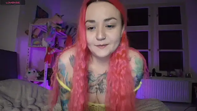 Snapshot of PinkHurricaneOfficial chatting on 01-26-25, 11:29 PinkHurricaneOfficial online show from 01-26-25, 11:29