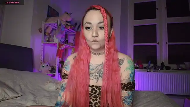 Snapshot of PinkHurricaneOfficial chatting on 01-27-25, 07:56 PinkHurricaneOfficial online show from 01-27-25, 07:56