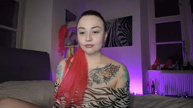 Snapshot of PinkHurricaneOfficial chatting on 03-17-25, 10:38 PinkHurricaneOfficial online show from 03-17-25, 10:38