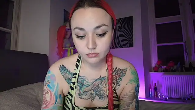 Snapshot of PinkHurricaneOfficial chatting on 03-21-25, 11:01 PinkHurricaneOfficial online show from 03-21-25, 11:01