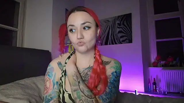 Snapshot of PinkHurricaneOfficial chatting on 03-22-25, 02:05 PinkHurricaneOfficial online show from 03-22-25, 02:05