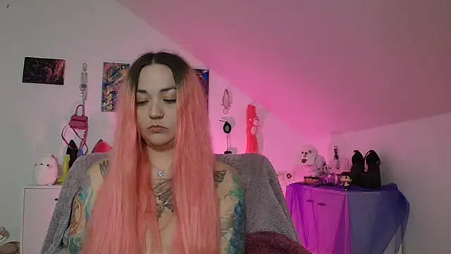 Snapshot of PinkHurricaneOfficial chatting on 09-08-25, 06:18 PinkHurricaneOfficial online show from 09-08-25, 06:18