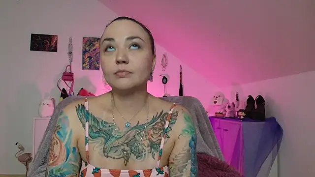 Snapshot of PinkHurricaneOfficial chatting on 09-10-25, 02:39 PinkHurricaneOfficial online show from 09-10-25, 02:39