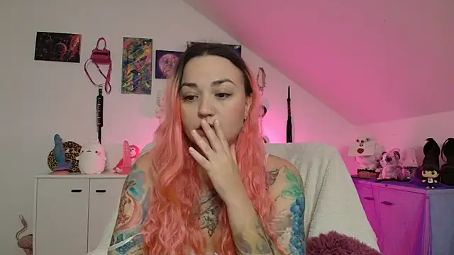 Snapshot of PinkHurricaneOfficial chatting on 09-22-25, 03:03 PinkHurricaneOfficial online show from 09-22-25, 03:03