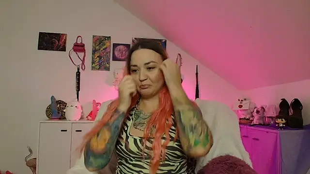 Snapshot of PinkHurricaneOfficial chatting on 09-24-25, 01:14 PinkHurricaneOfficial online show from 09-24-25, 01:14