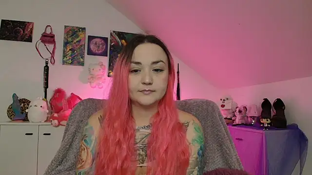 Snapshot of PinkHurricaneOfficial chatting on 09-27-25, 02:44 PinkHurricaneOfficial online show from 09-27-25, 02:44