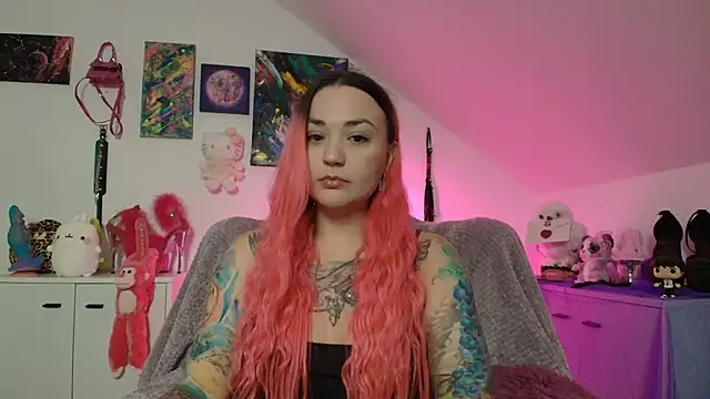 Snapshot of PinkHurricaneOfficial chatting on 10-04-25, 08:40 PinkHurricaneOfficial online show from 10-04-25, 08:40