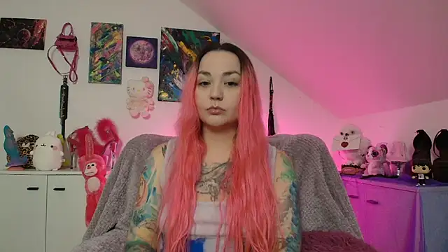 Snapshot of PinkHurricaneOfficial chatting on 10-07-25, 11:18 PinkHurricaneOfficial online show from 10-07-25, 11:18