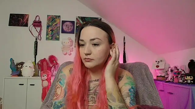 Snapshot of PinkHurricaneOfficial chatting on 10-09-25, 03:21 PinkHurricaneOfficial online show from 10-09-25, 03:21