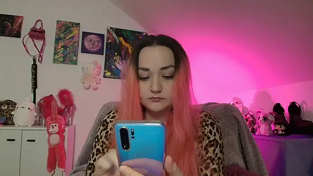 Snapshot of PinkHurricaneOfficial chatting on 10-28-25, 04:09 PinkHurricaneOfficial online show from 10-28-25, 04:09