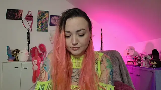 Snapshot of PinkHurricaneOfficial chatting on 10-30-25, 04:08 PinkHurricaneOfficial online show from 10-30-25, 04:08