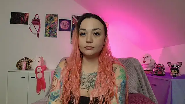 Snapshot of PinkHurricaneOfficial chatting on 11-07-25, 05:35 PinkHurricaneOfficial online show from 11-07-25, 05:35