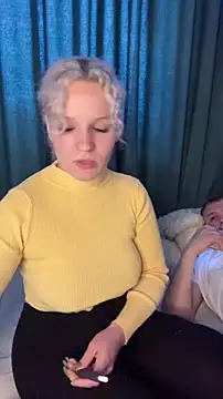 Snapshot of MrMrsRight chatting on 12-22-24, 07:44 MrMrsRight online show from 12-22-24, 07:44