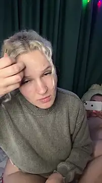 Snapshot of MrMrsRight chatting on 12-22-24, 04:48 MrMrsRight online show from 12-22-24, 04:48