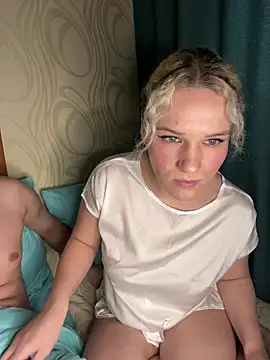 Snapshot of MrMrsRight chatting on 01-29-25, 06:22 MrMrsRight online show from 01-29-25, 06:22