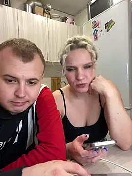 Snapshot of MrMrsRight chatting on 01-30-25, 05:17 MrMrsRight online show from 01-30-25, 05:17