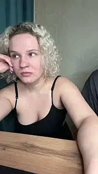 Snapshot of MrMrsRight chatting on 02-19-25, 04:55 MrMrsRight online show from 02-19-25, 04:55