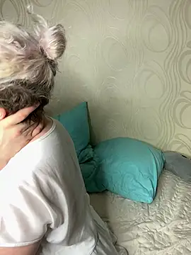 Snapshot of MrMrsRight chatting on 02-21-25, 09:11 MrMrsRight online show from 02-21-25, 09:11