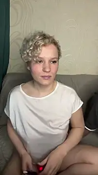 Snapshot of MrMrsRight chatting on 03-11-25, 07:25 MrMrsRight online show from 03-11-25, 07:25