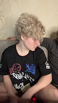 Snapshot of MrMrsRight chatting on 03-12-25, 07:06 MrMrsRight online show from 03-12-25, 07:06