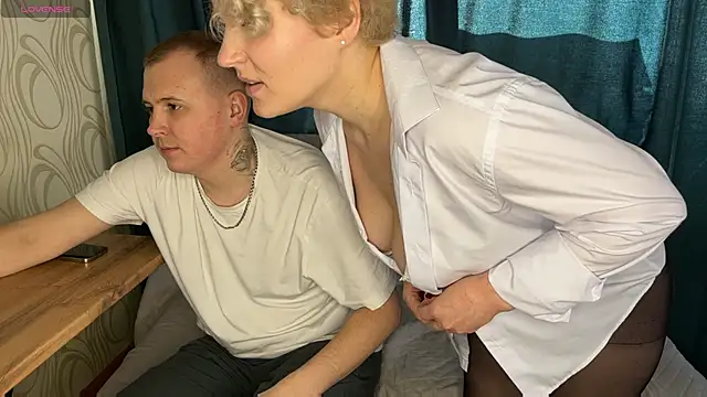 Snapshot of MrMrsRight chatting on 03-19-25, 09:49 MrMrsRight online show from 03-19-25, 09:49