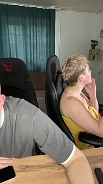 Snapshot of MrMrsRight chatting on 09-27-25, 08:41 MrMrsRight online show from 09-27-25, 08:41