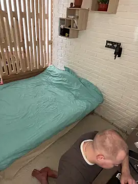 Snapshot of MrMrsRight chatting on 10-26-25, 11:27 MrMrsRight online show from 10-26-25, 11:27