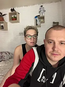 Snapshot of MrMrsRight chatting on 11-26-25, 08:26 MrMrsRight online show from 11-26-25, 08:26