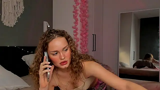 Caroline Smitt online show from 09-30-25, 10:59