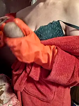 Snapshot of _Kitti_ chatting on 11-19-25, 05:46 Kitti online show from 11-19-25, 05:46