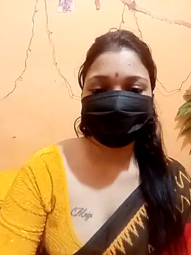 Snapshot of Beauty-khan chatting on 10-21-25, 03:02 Beauty-khan online show from 10-21-25, 03:02