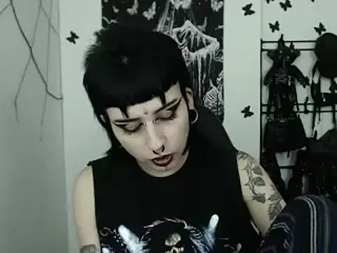 n0sferatus   online show from 10-25-25, 01:02