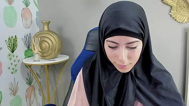 Snapshot of chaymae_nah_ chatting on 12-19-24, 03:52 chaymae nah online show from 12-19-24, 03:52