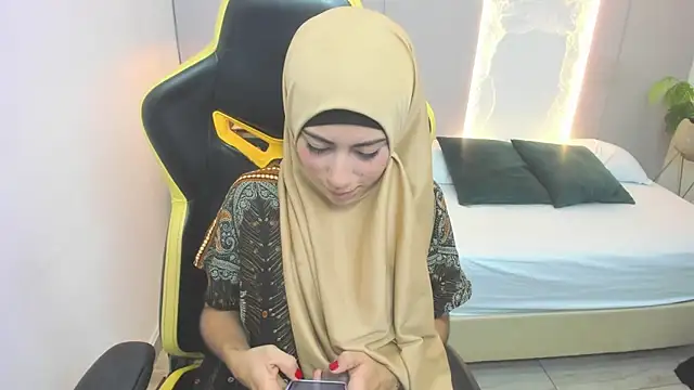 Snapshot of chaymae_nah_ chatting on 12-24-24, 05:44 chaymae nah online show from 12-24-24, 05:44