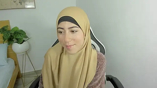 Snapshot of chaymae_nah_ chatting on 01-16-25, 12:42 chaymae nah online show from 01-16-25, 12:42