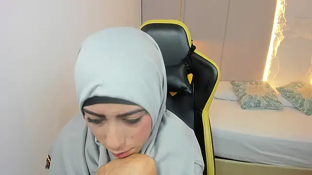 Snapshot of chaymae_nah_ chatting on 01-24-25, 03:45 chaymae nah online show from 01-24-25, 03:45