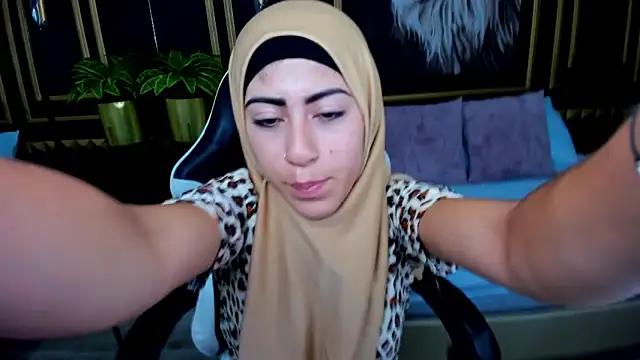 Snapshot of chaymae_nah_ chatting on 01-25-25, 12:37 chaymae nah online show from 01-25-25, 12:37