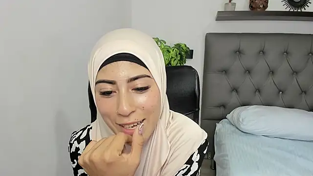 Snapshot of chaymae_nah_ chatting on 02-10-25, 07:38 chaymae nah online show from 02-10-25, 07:38