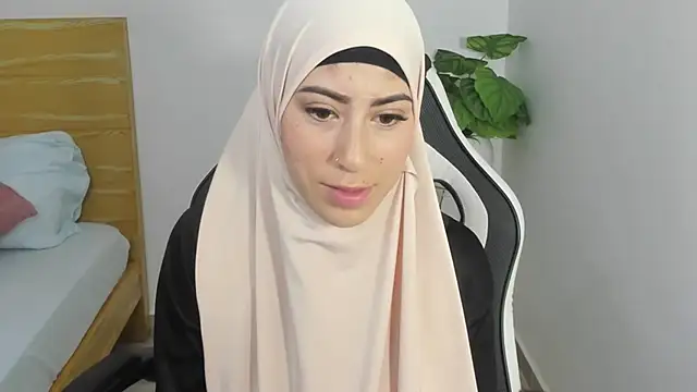 Snapshot of chaymae_nah_ chatting on 02-11-25, 03:18 chaymae nah online show from 02-11-25, 03:18