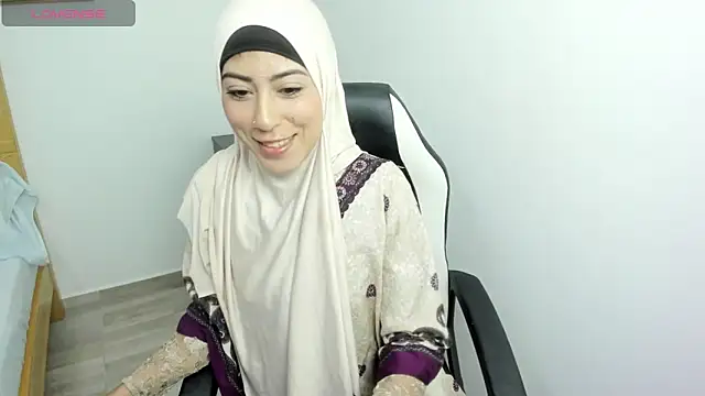 Snapshot of chaymae_nah_ chatting on 03-10-25, 12:37 chaymae nah online show from 03-10-25, 12:37