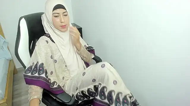 Snapshot of chaymae_nah_ chatting on 03-10-25, 03:52 chaymae nah online show from 03-10-25, 03:52