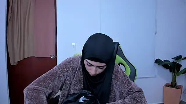 Snapshot of chaymae_nah_ chatting on 03-10-25, 08:01 chaymae nah online show from 03-10-25, 08:01