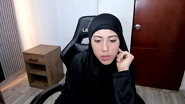 Snapshot of chaymae_nah_ chatting on 03-18-25, 07:31 chaymae nah online show from 03-18-25, 07:31