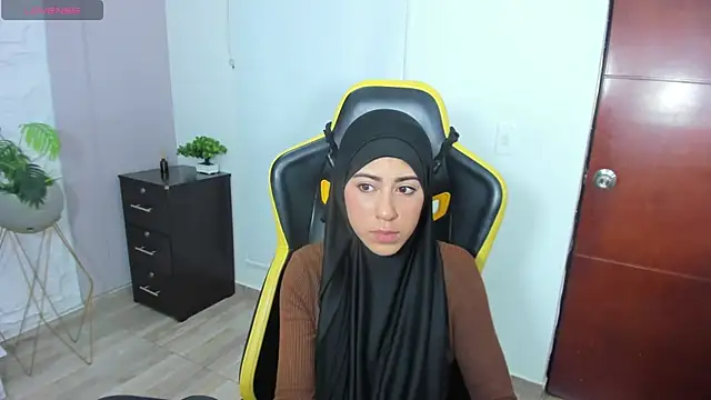 Snapshot of chaymae_nah_ chatting on 03-19-25, 07:27 chaymae nah online show from 03-19-25, 07:27