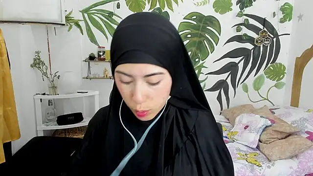 Snapshot of chaymae_nah_ chatting on 10-19-25, 08:42 chaymae nah online show from 10-19-25, 08:42