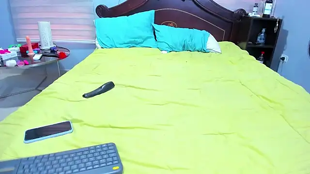 bella-black online show from 02-20-25, 12:04